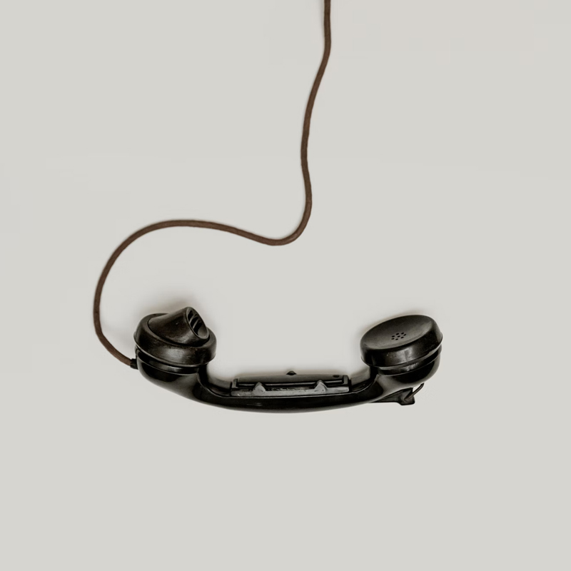 An image of an old fashioned phone