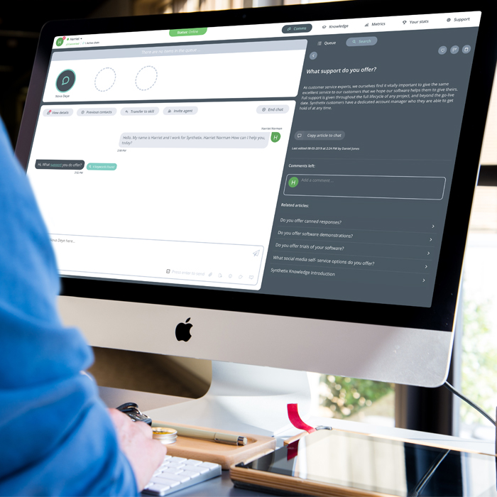 A Screen showing an agent using Live Chat